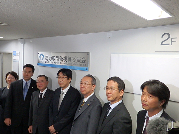 委員会看板除幕式の様子