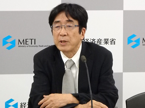 委員長記者会見の様子